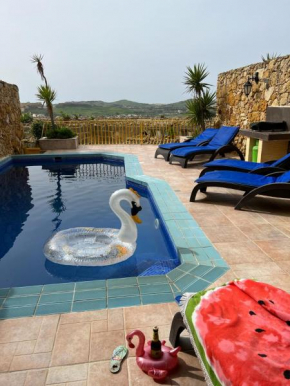 Islandlife Farmhouse with view Ta'Pitra